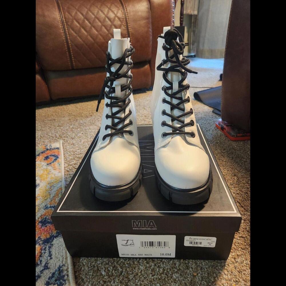 MIA Shoes Mila White Malta Combat Style Boots Size 10